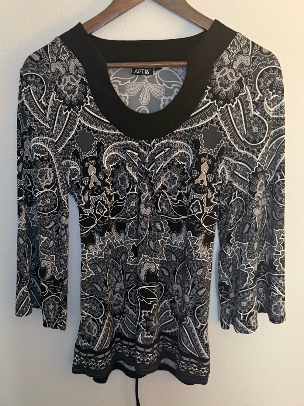 Apt. 9 Black & White Paisley Scoop Neck Long Sleeve Top